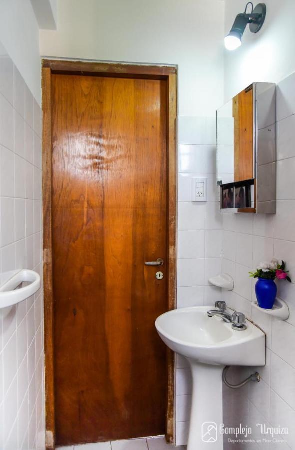 Апартаменты Complejo Urquiza Departamentos Мина-Клаверо Экстерьер фото