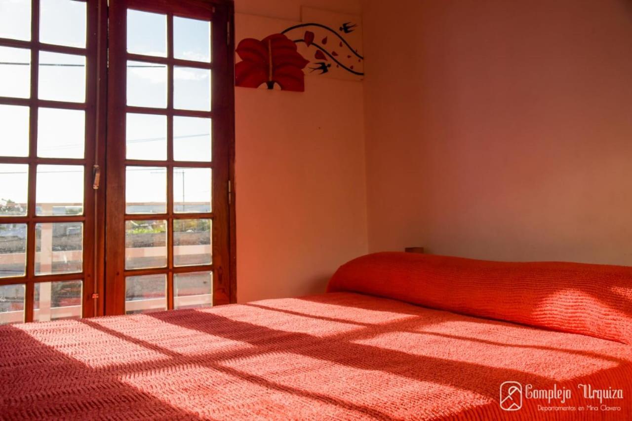 Апартаменты Complejo Urquiza Departamentos Мина-Клаверо Экстерьер фото